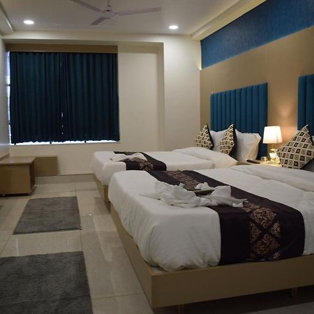 Hotel Royal Square 간디나가르 외부 사진