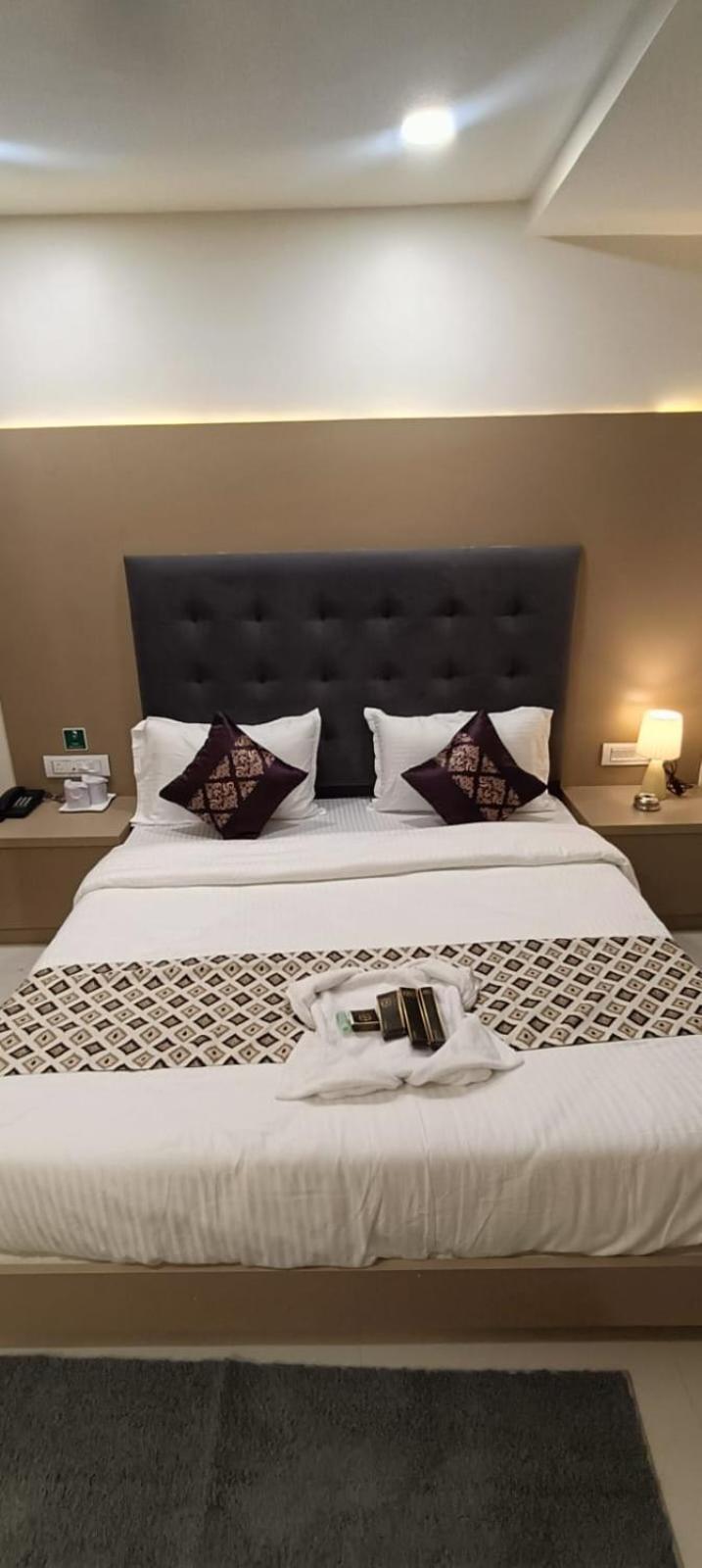 Hotel Royal Square 간디나가르 외부 사진