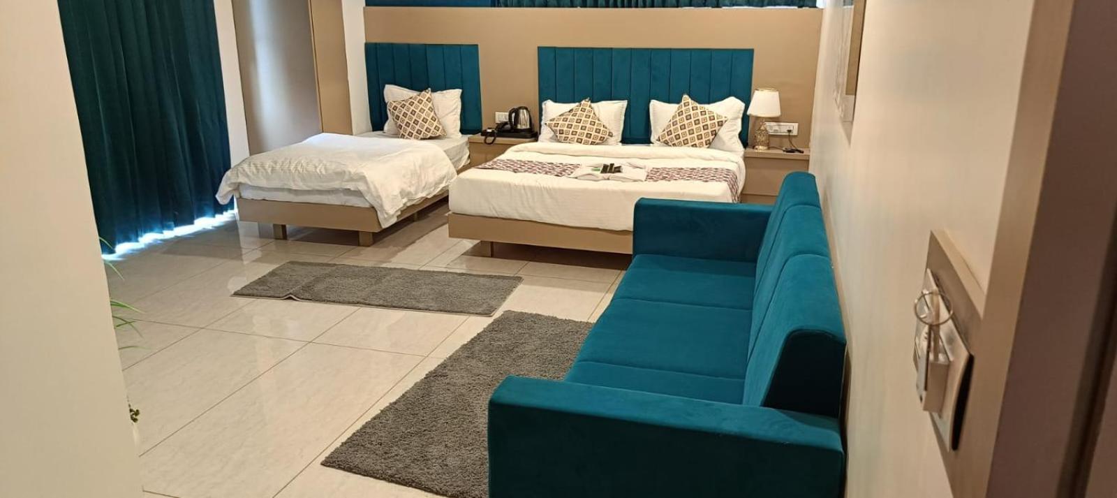 Hotel Royal Square 간디나가르 외부 사진