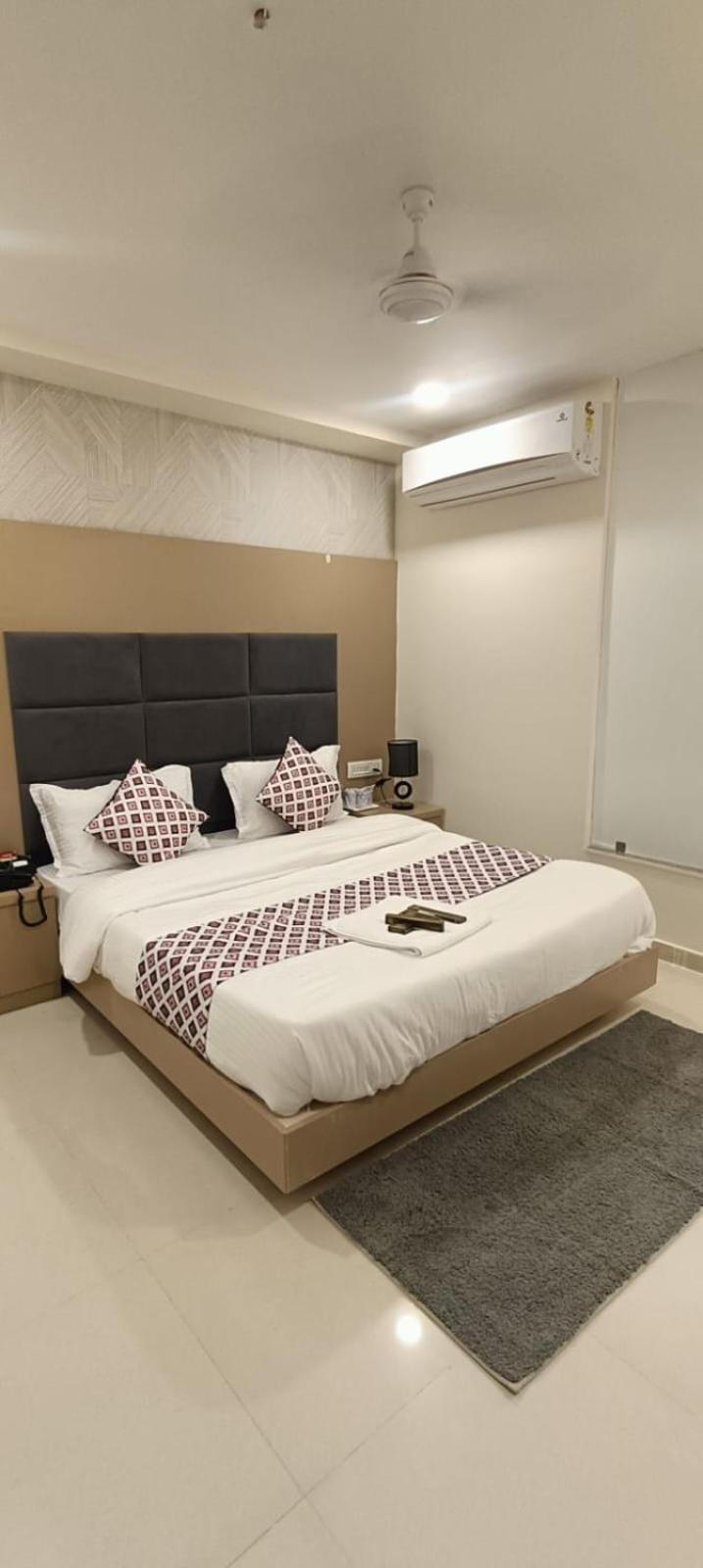 Hotel Royal Square 간디나가르 외부 사진