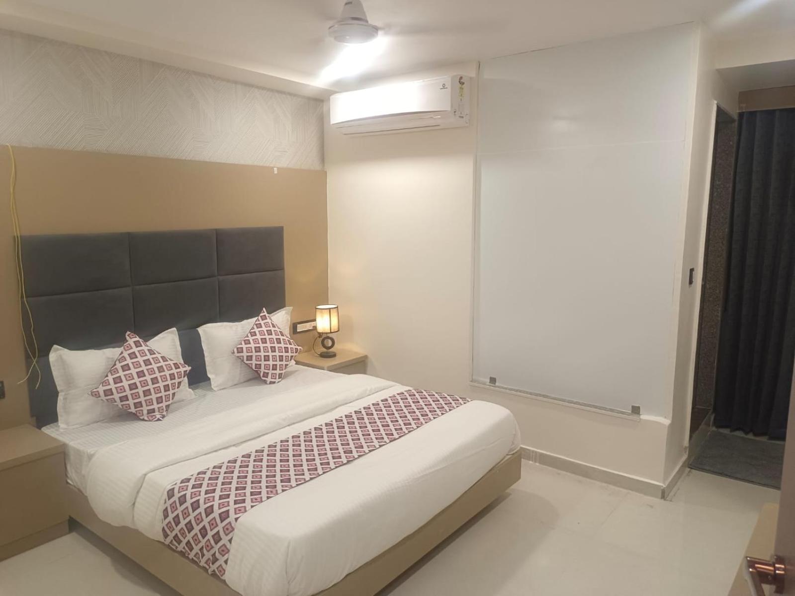 Hotel Royal Square 간디나가르 외부 사진